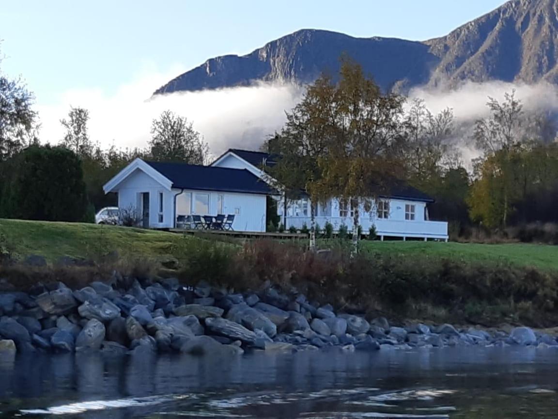 Feriehus Ved Sjoen Tomra Extérieur photo